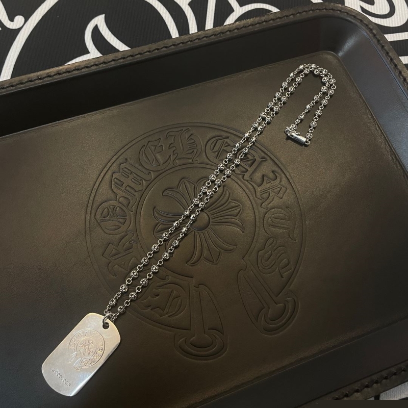 Ch**me He**ts necklaces